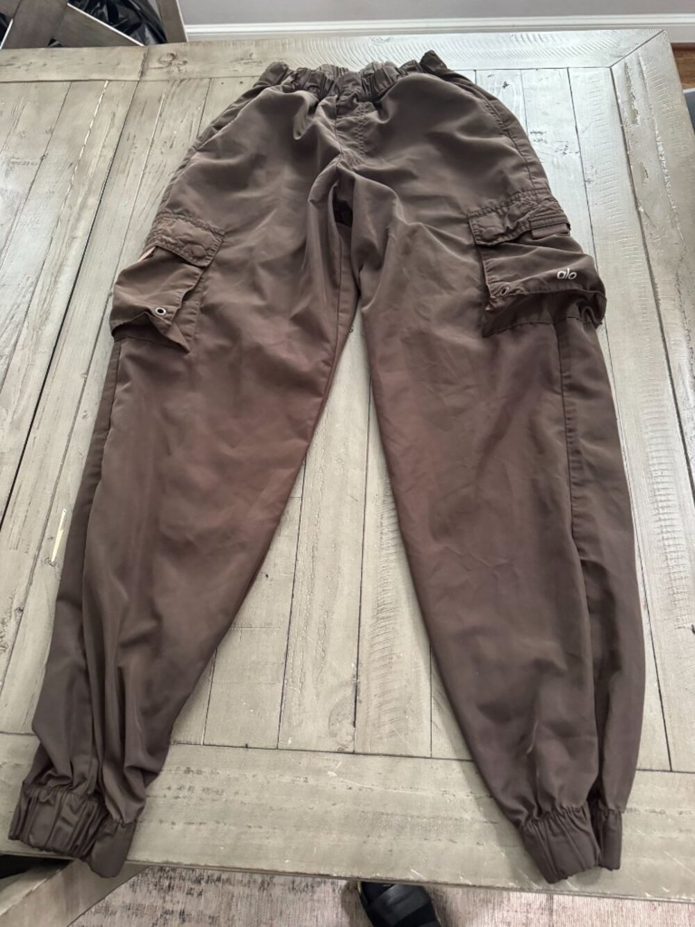 ALO Yoga It Girl Cargo Jogger Pants Dark Espresso Brown Size Small